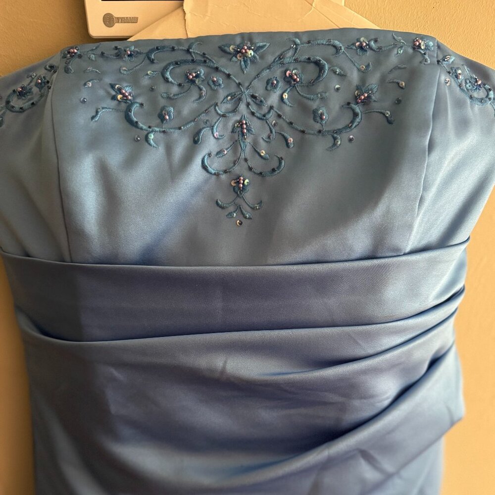 Stunning Blue Beaded Strapless Dress – Size 16